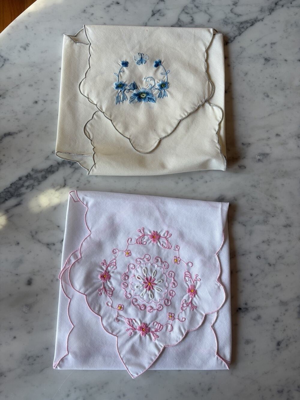 Set of 2 Vtg Embroidered Bread Basket Liner Floral W/ Cut Work Scalloped Edge